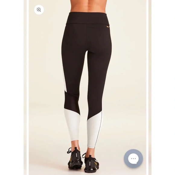 $230 Alala Matching Set: Reef Leggings + Reef Bra Small Black + White - Picture 8 of 16